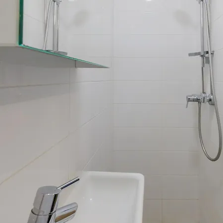 Mukava Yksioe Laehellae Keskustaa Ja Metroa