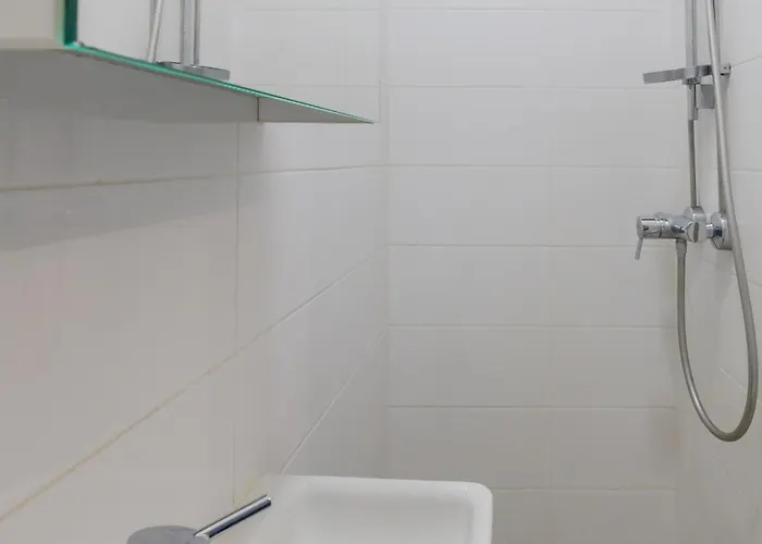 Mukava Yksioe Laehellae Keskustaa Ja Metroa